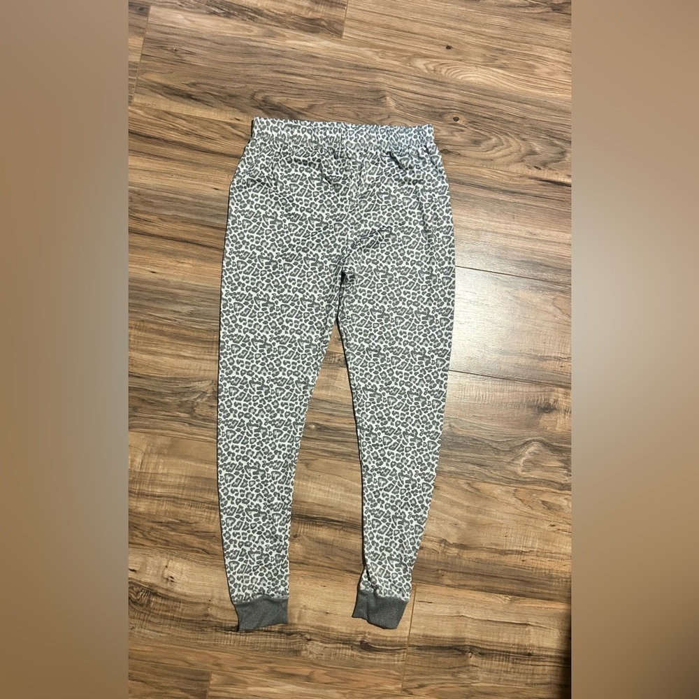 Isotoner Light Gray Leopard Print Pajama Pants